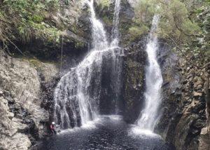 Une belle cascade au canyon de trou noir